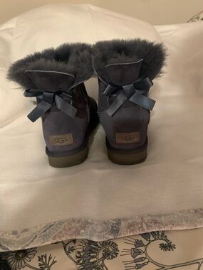 UGG Short Shearling Bow Boots in Charcoal